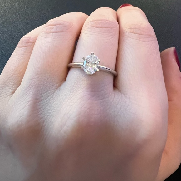 925 Sterling Silver Solitaire Ring with Oval Cubic Zirconia - Size 10 - Picture 2 of 6